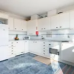 Host Wise - Homely Large Flat - Balcony דירה גימראייש