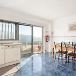 Host Wise - Homely Large Flat - Balcony דירה גימראייש