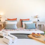Host Wise - Homely Large Flat - Balcony גימראייש
