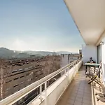 Host Wise - Homely Large Flat - Balcony *