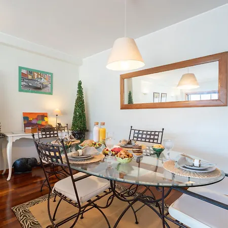 Host Wise - Homely Large Flat - Balcony Guimarães