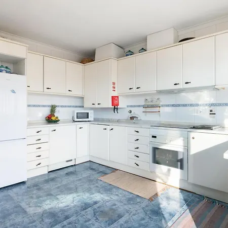 Host Wise - Homely Large Flat - Balcony Lejlighed Guimarães