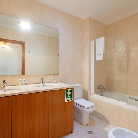 Lejlighed Host Wise - Homely Large Flat - Balcony *