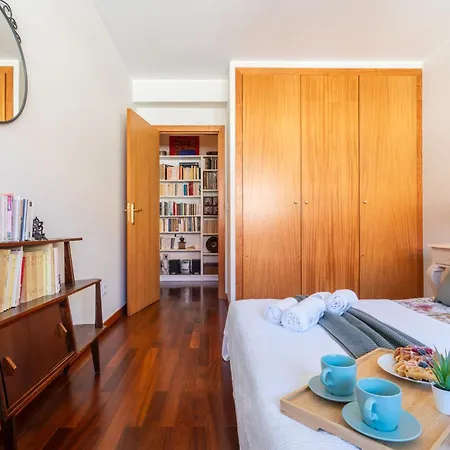 Host Wise - Homely Large Flat - Balcony * Guimarães