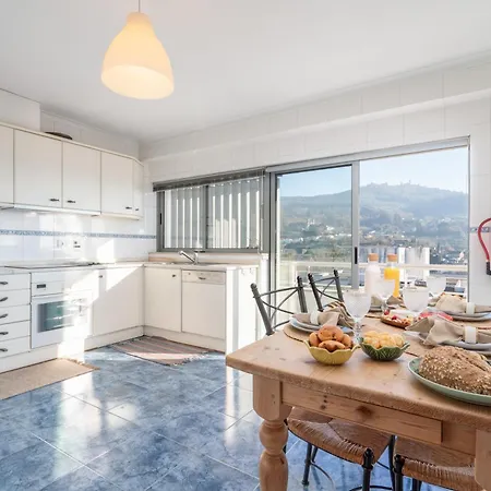 Apartman Host Wise - Homely Large Flat - Balcony Guimarães