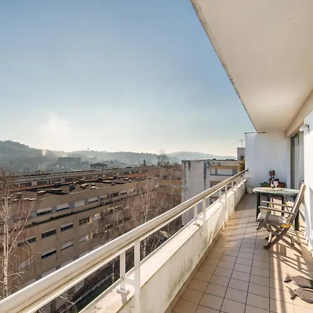 Host Wise - Homely Large Flat - Balcony *