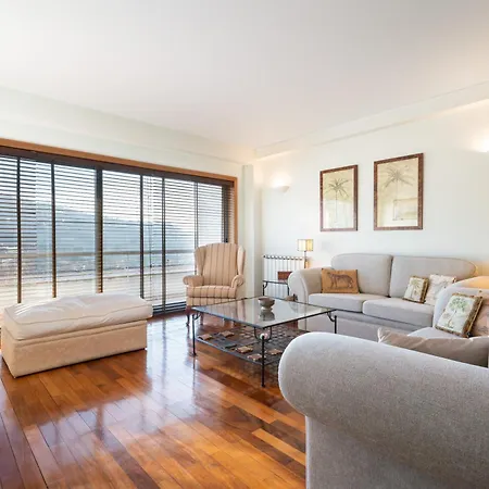 Host Wise - Homely Large Flat - Balcony * Guimarães