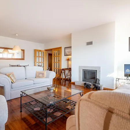 Host Wise - Homely Large Flat - Balcony * Guimarães
