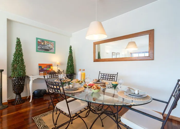 Host Wise - Homely Large Flat - Balcony ギマランイス