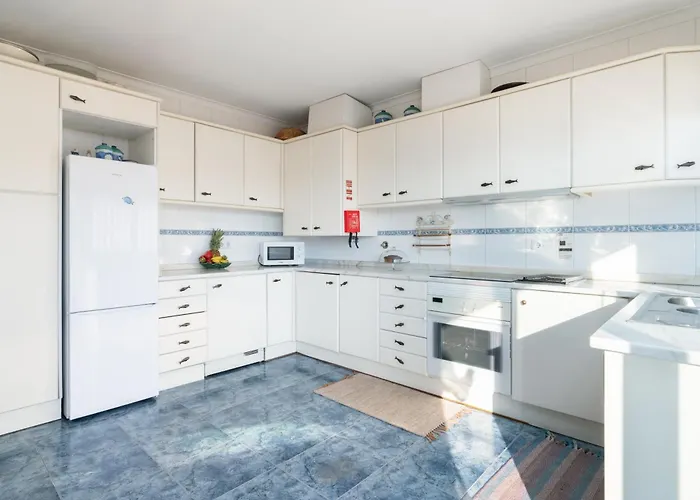 Host Wise - Homely Large Flat - Balcony דירה גימראייש