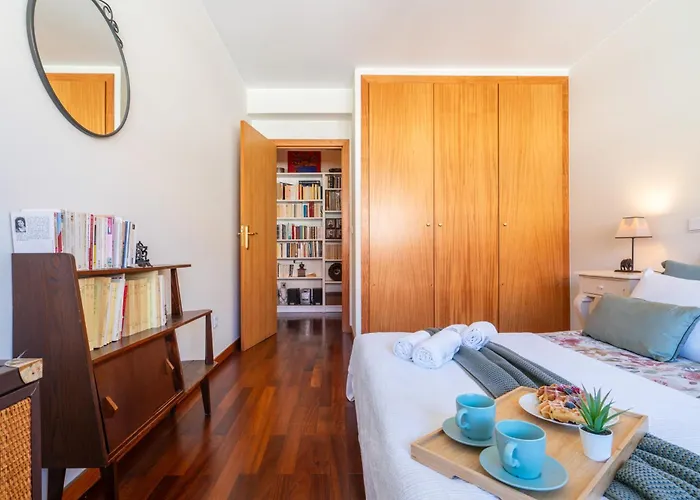 Host Wise - Homely Large Flat - Balcony * גימראייש