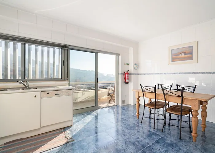 Host Wise - Homely Large Flat - Balcony 아파트 귀마레스