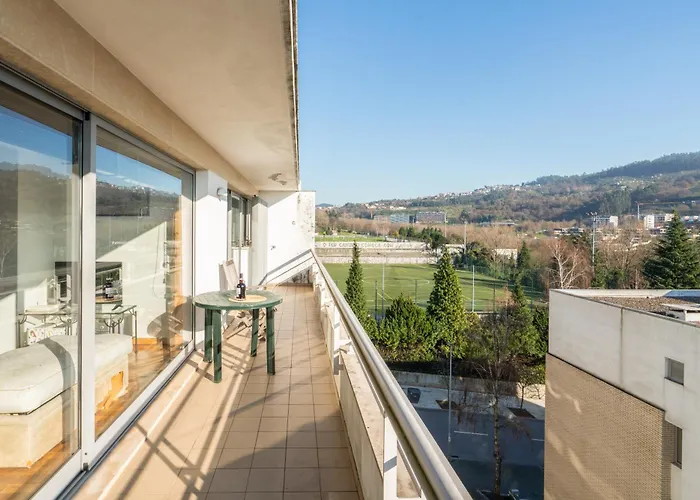 Host Wise - Homely Large Flat - Balcony דירה *