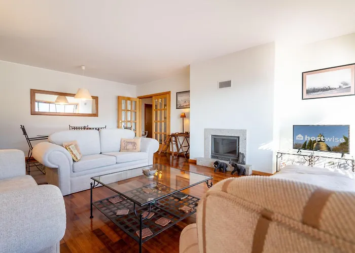 Host Wise - Homely Large Flat - Balcony * 귀마레스