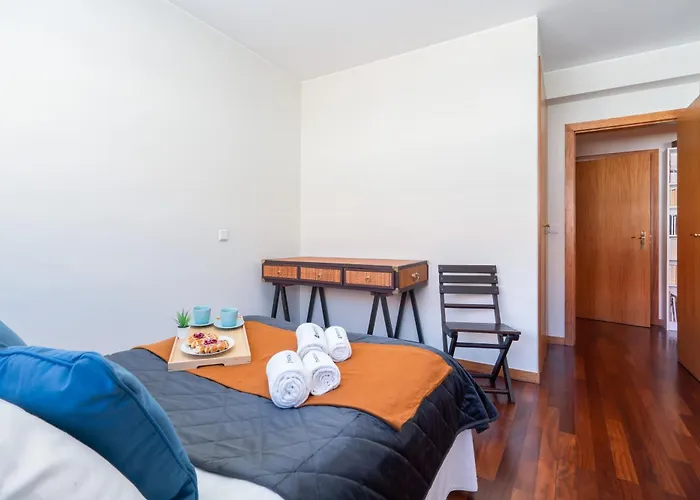 Host Wise - Homely Large Flat - Balcony アパート ギマランイス